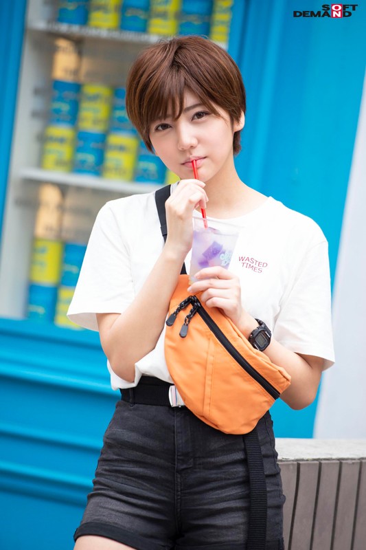 【AVデビュー】『あぁイイーッ！』クールでボーイッシュなショートカットの巨乳な女の子とホテルでハメ撮りのエロ動画